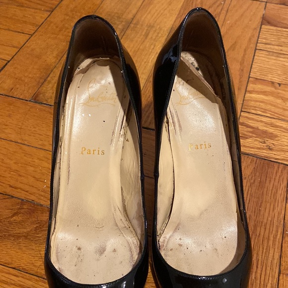 Louboutin pointy toe pump size 8/ 38 - Picture 6 of 12